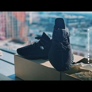 Adidas / Yeezy Boost / 350 / Black,non-reflective